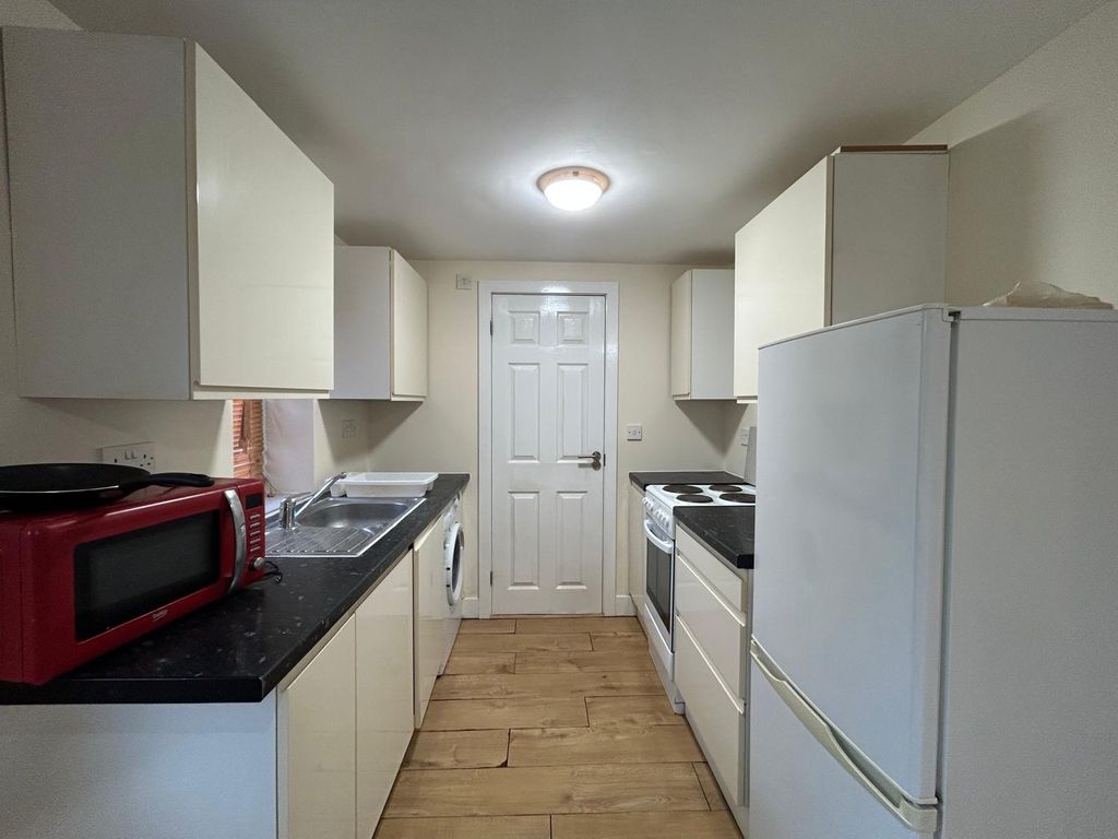 Property photo 1 of 4 1 Bed Studio To Rent Minterne Avenue, Southall Ub2