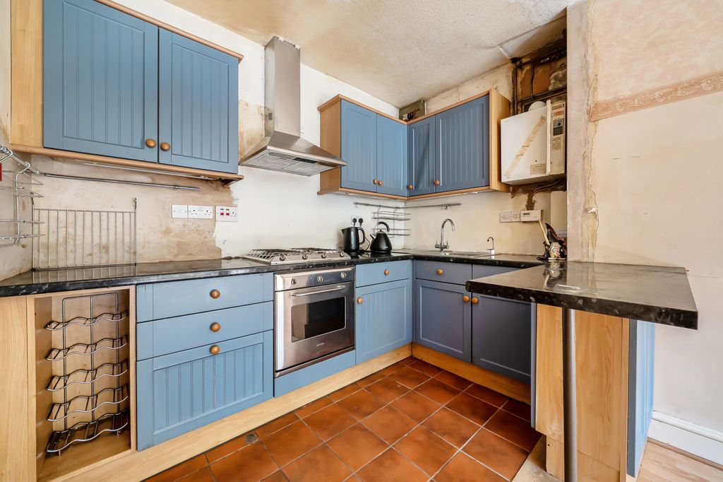 Property photo 2 of 8 Kitchen