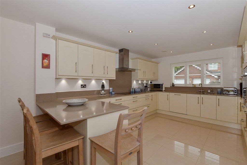 Property photo 3 of 17 Kitchen
