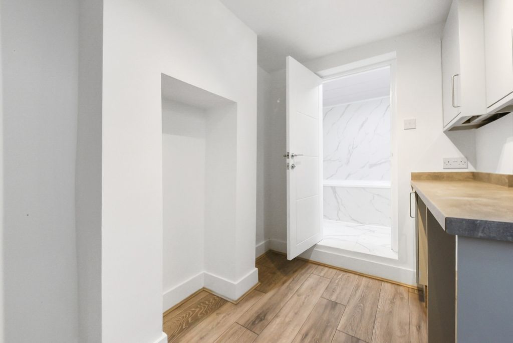 Property photo 3 of 13 5125943