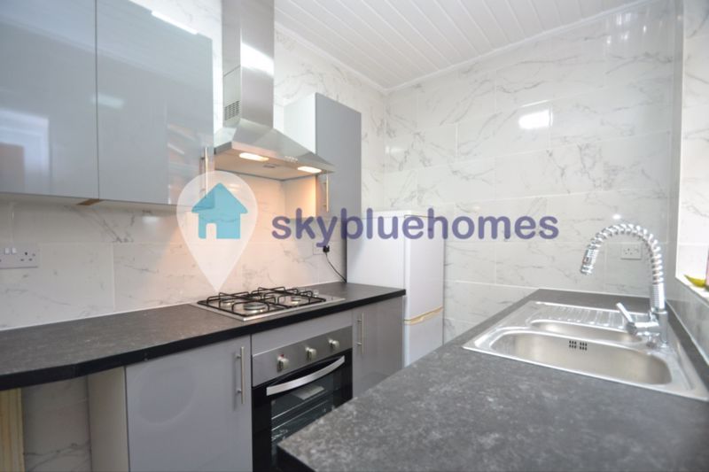 Property photo 1 of 7 Photo 8