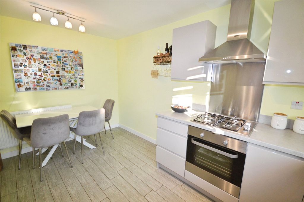 Property photo 3 of 20 Kitchen/Dining Room