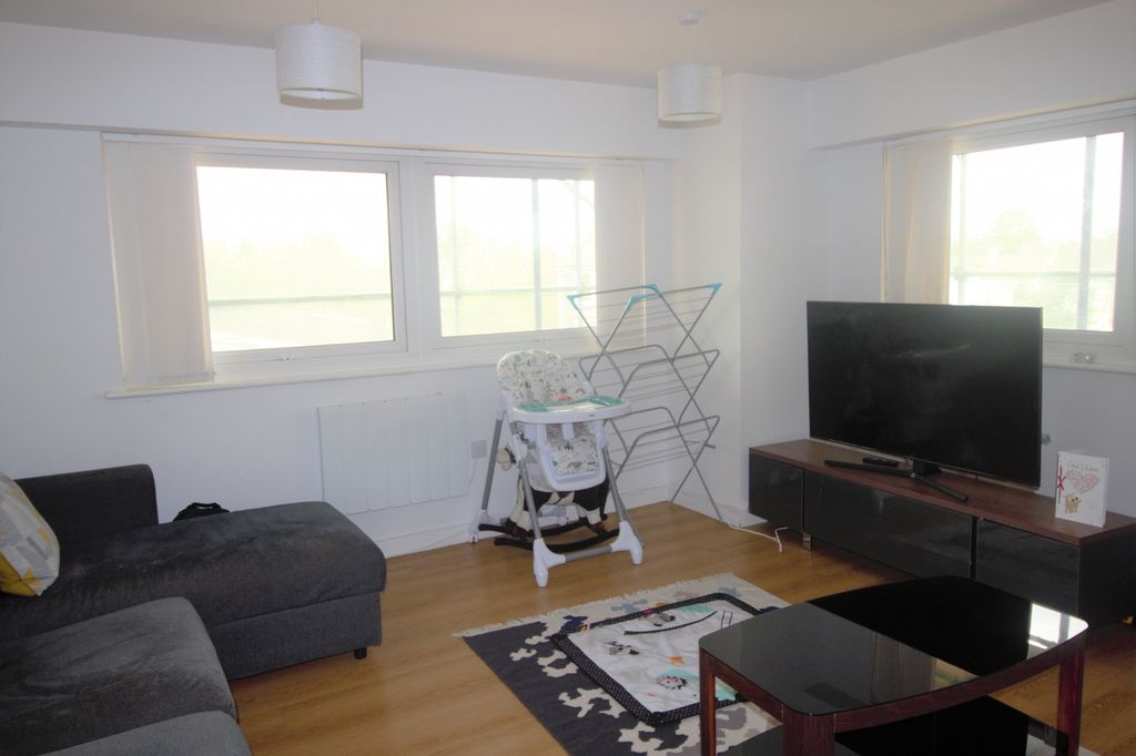 Property photo 3 of 8 Gallery