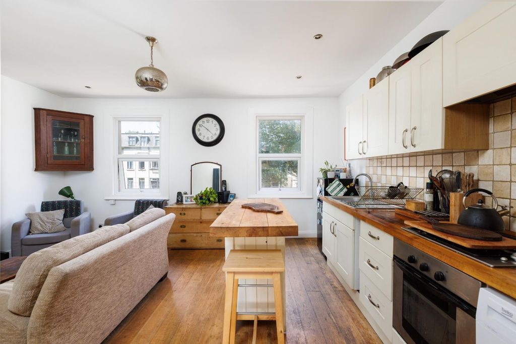 Property photo 1 of 14 40C Sussex Place-9.Jpg