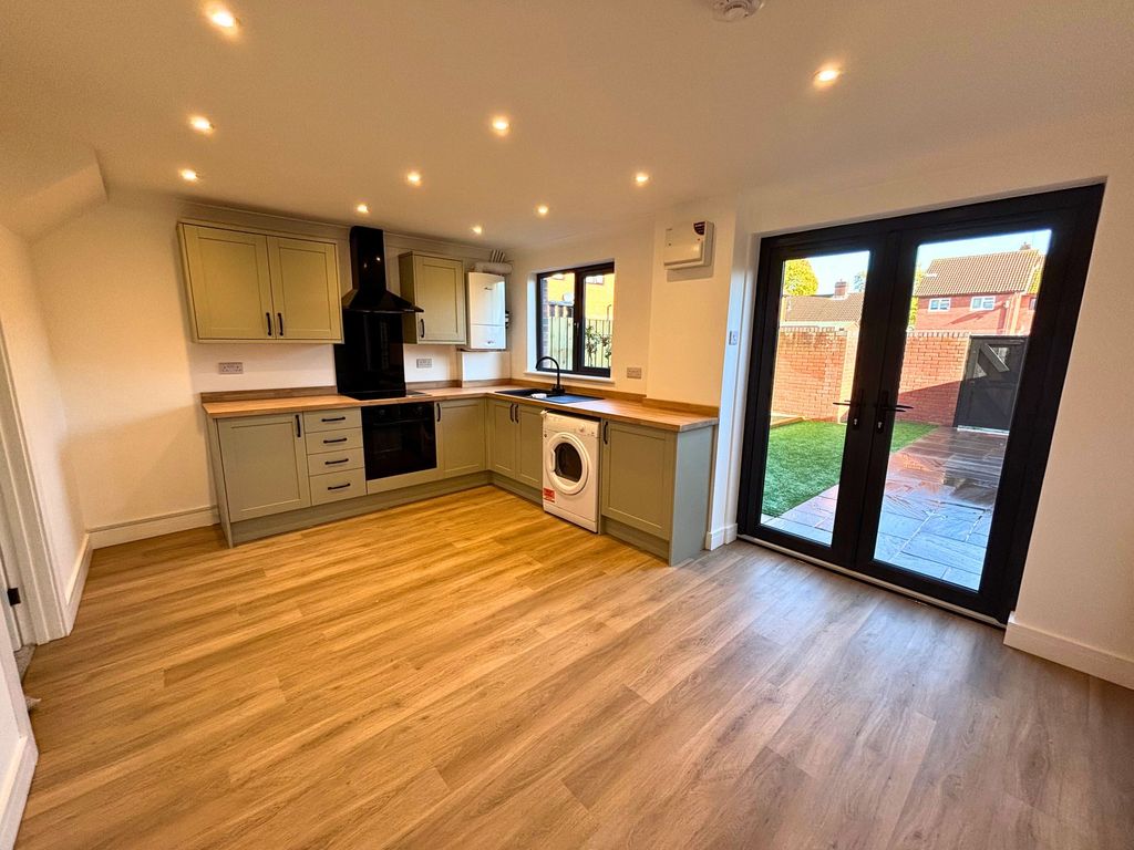 Property photo 1 of 10 Kitchen