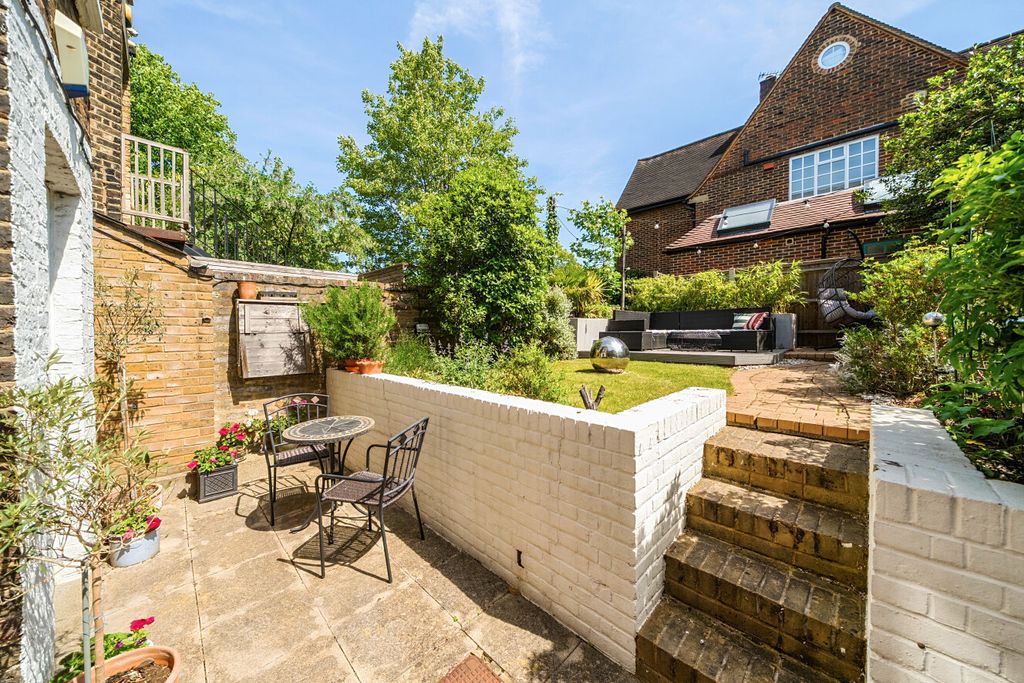 Property photo 3 of 19 1466130-2-6A10496...
