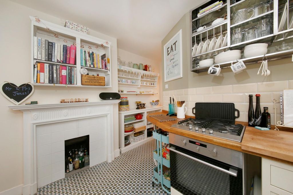 Property photo 3 of 10 Kitchen 2.Jpg