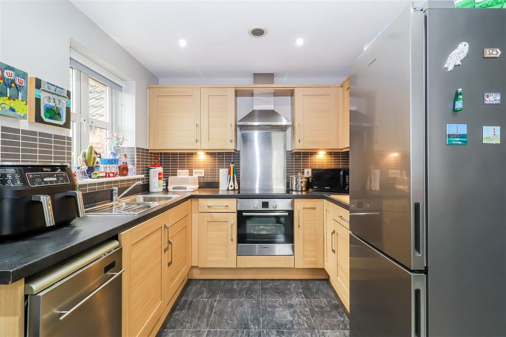 Property photo 2 of 8