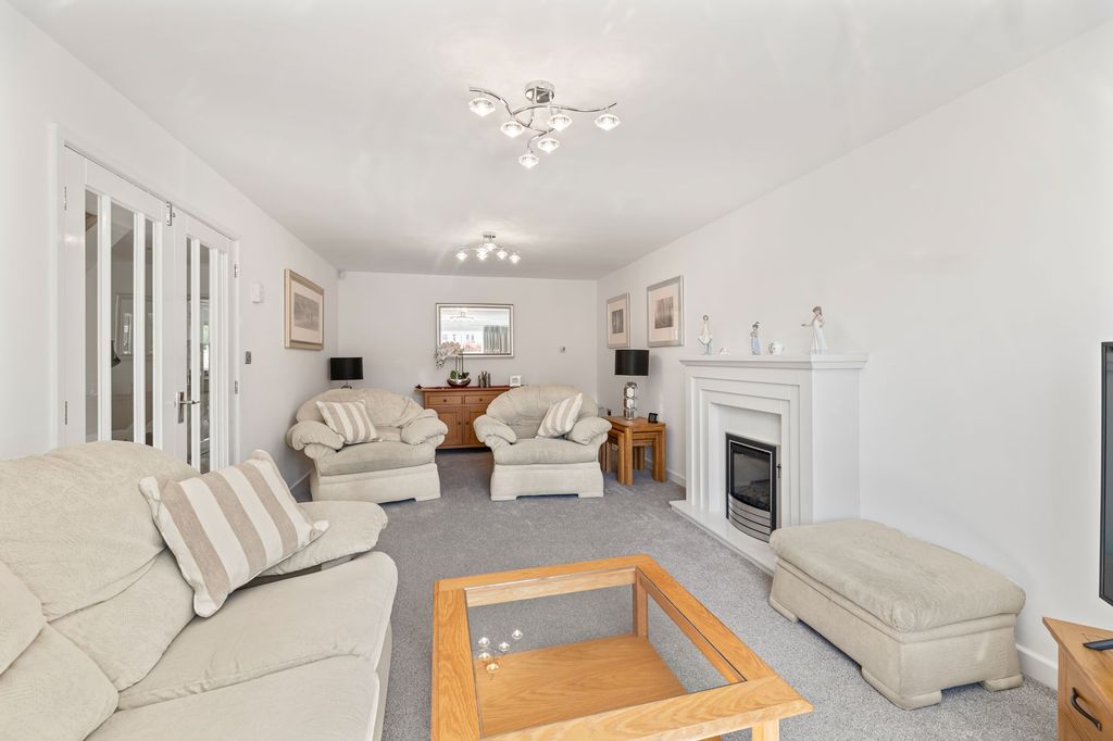 Property photo 3 of 28