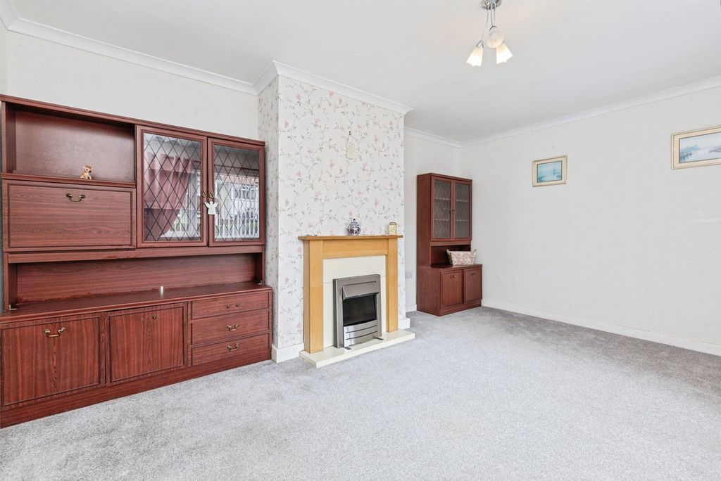 Property photo 2 of 17 Photo