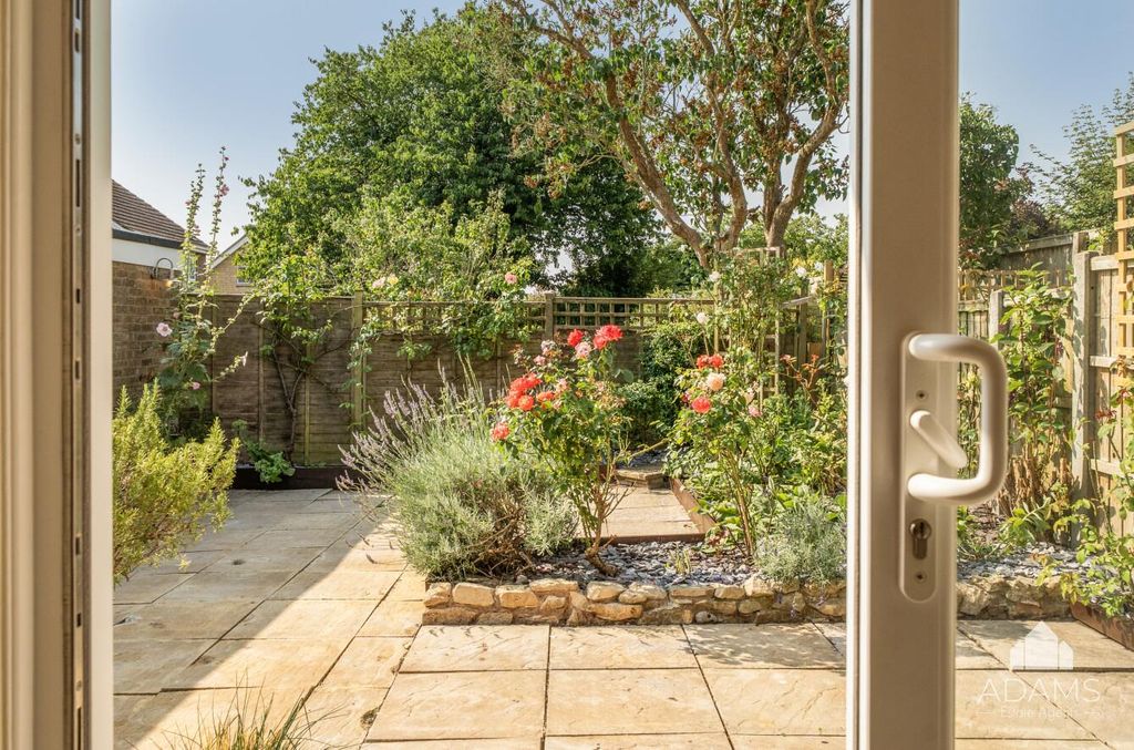 Property photo 2 of 13 Garden