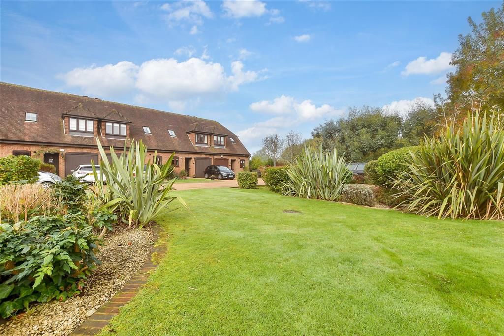 Property photo 1 of 11 Communal Gardens
