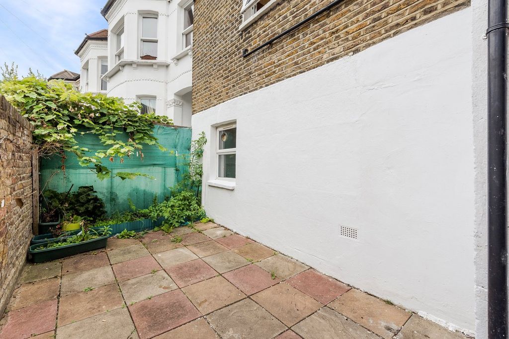 Property photo 2 of 8