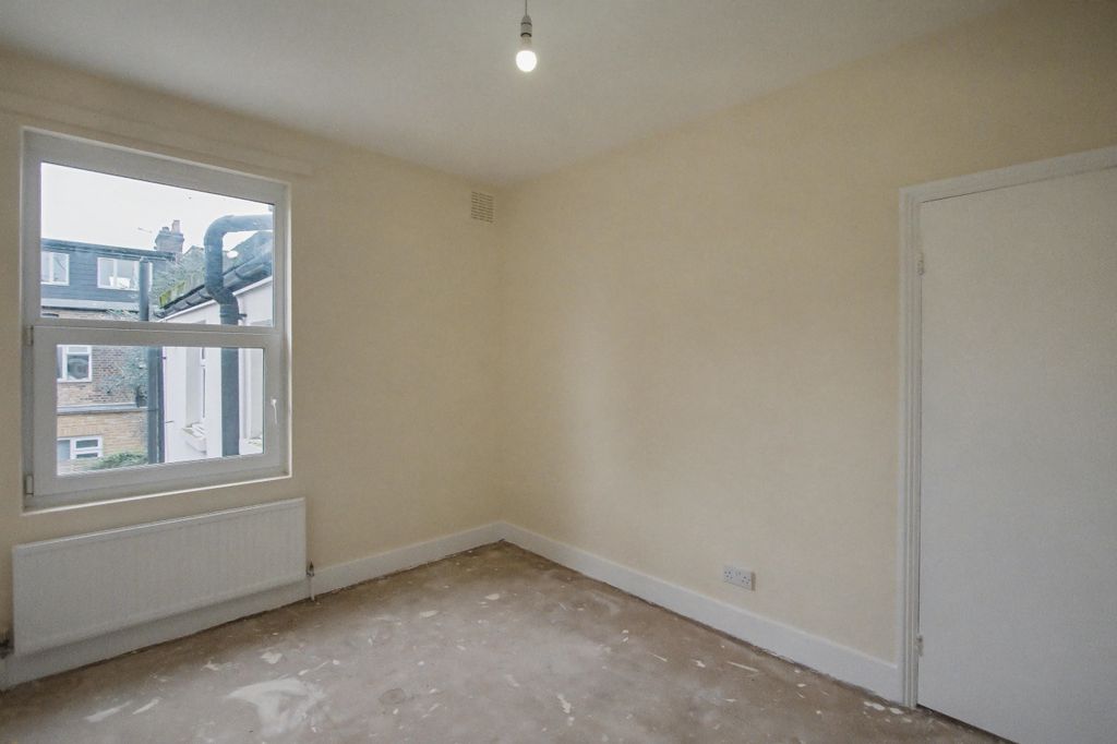 Property photo 3 of 10 Flat B, 95 Victor Road, Kensal Green, London, Nw10 5Xb