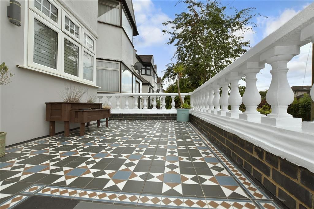 Property photo 2 of 16 Balcony / Terrace