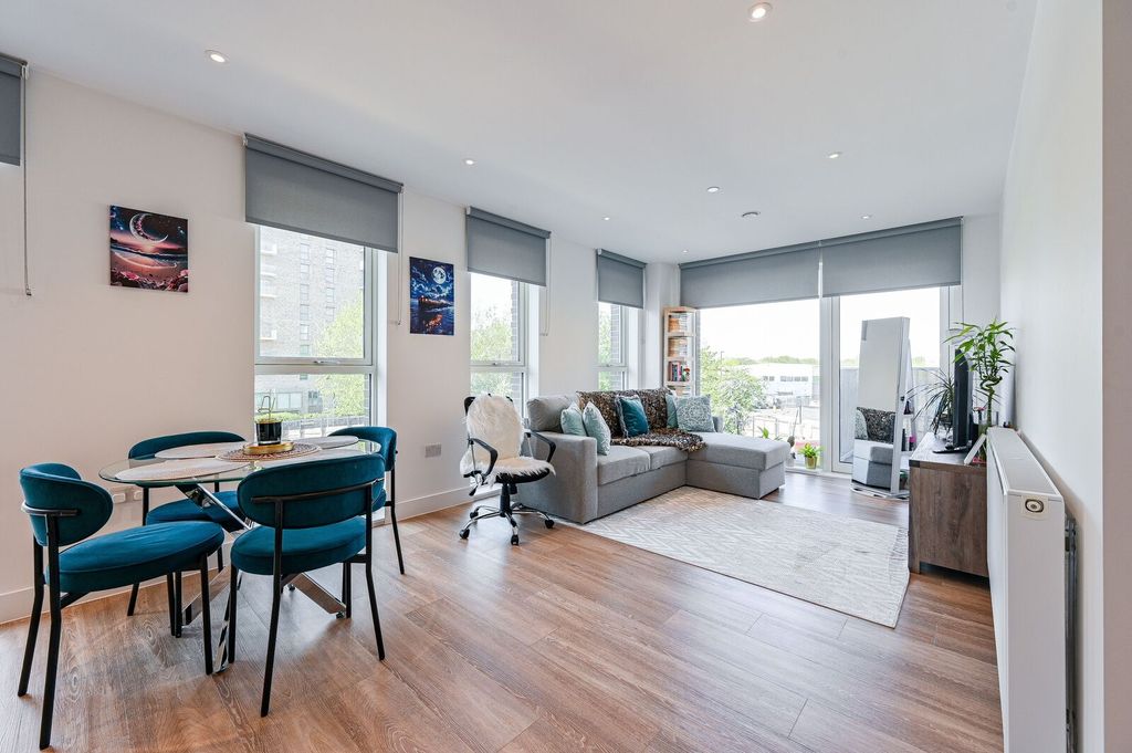 Property photo 1 of 18