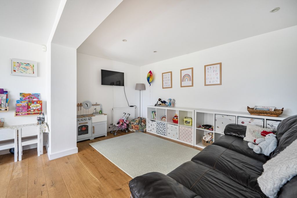 Property photo 3 of 12 Open Plan Family ...