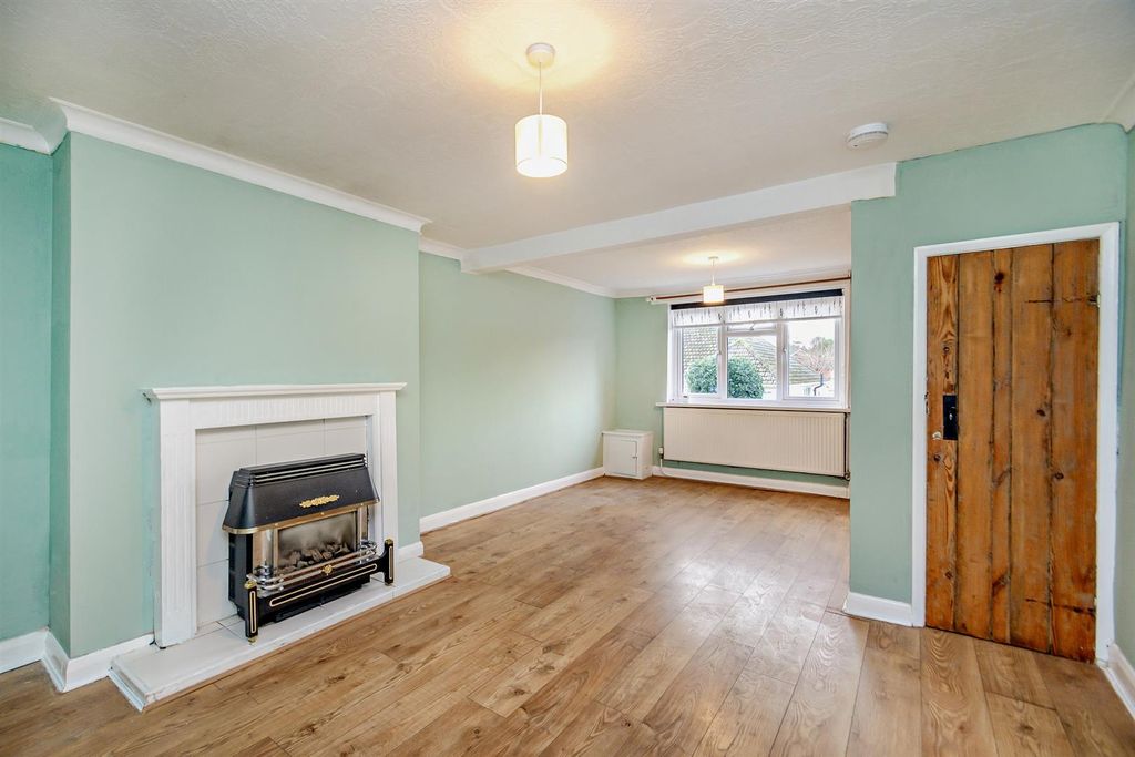 Property photo 2 of 19 8673528-Interior01-800.Jpg