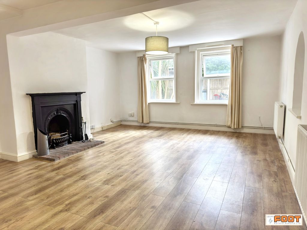 Property photo 2 of 15 Photo 5