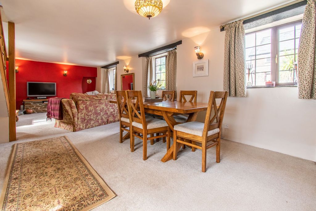 Property photo 2 of 23