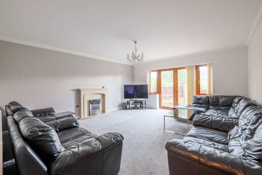Property photo 2 of 32