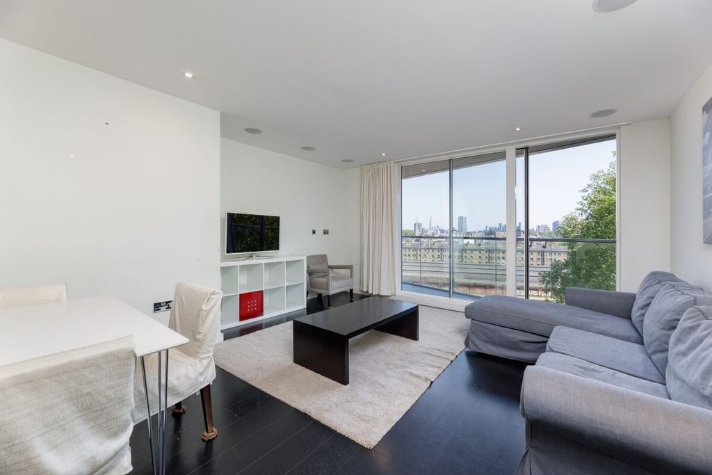 Property photo 1 of 12 Caro Point 60 (01...