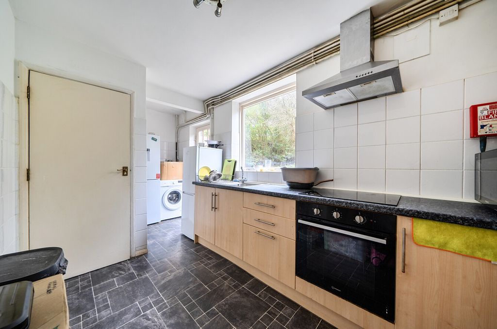 Property photo 2 of 11 1438407-3-69cd6cc...