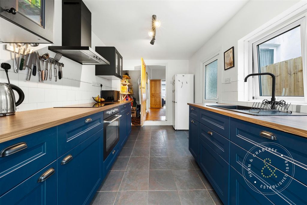 Property photo 2 of 30 Arabella St (11).Jpg