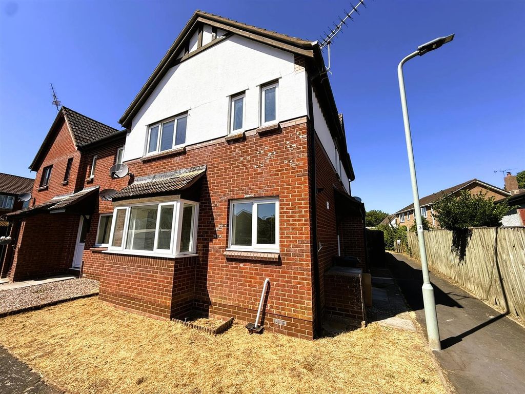Property photo 1 of 12 Outside