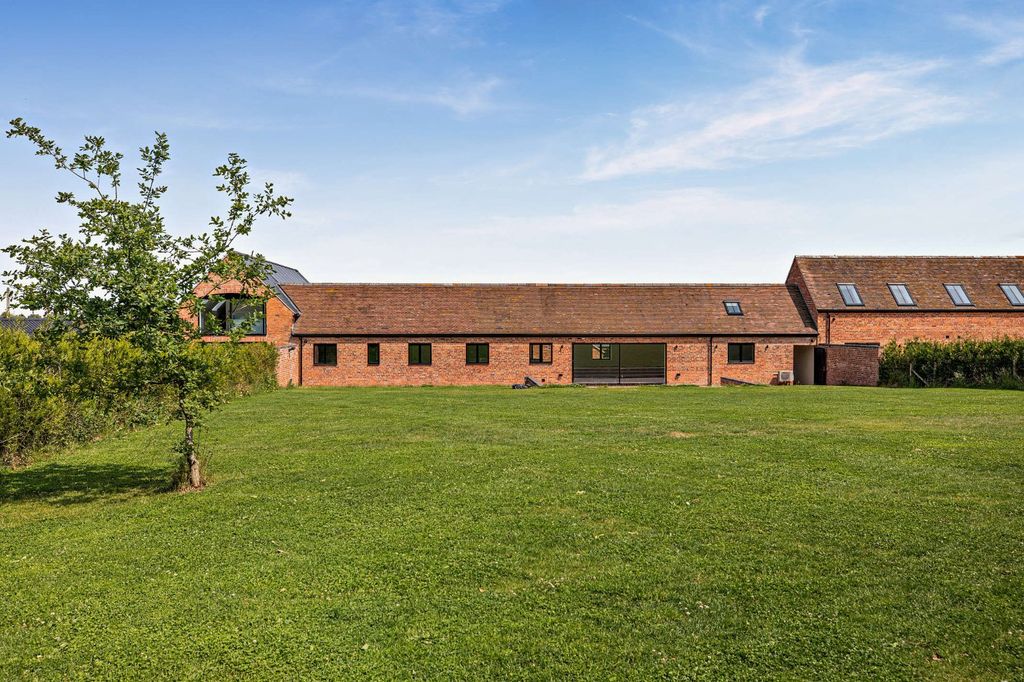 Property photo 1 of 24 Picture No. 06