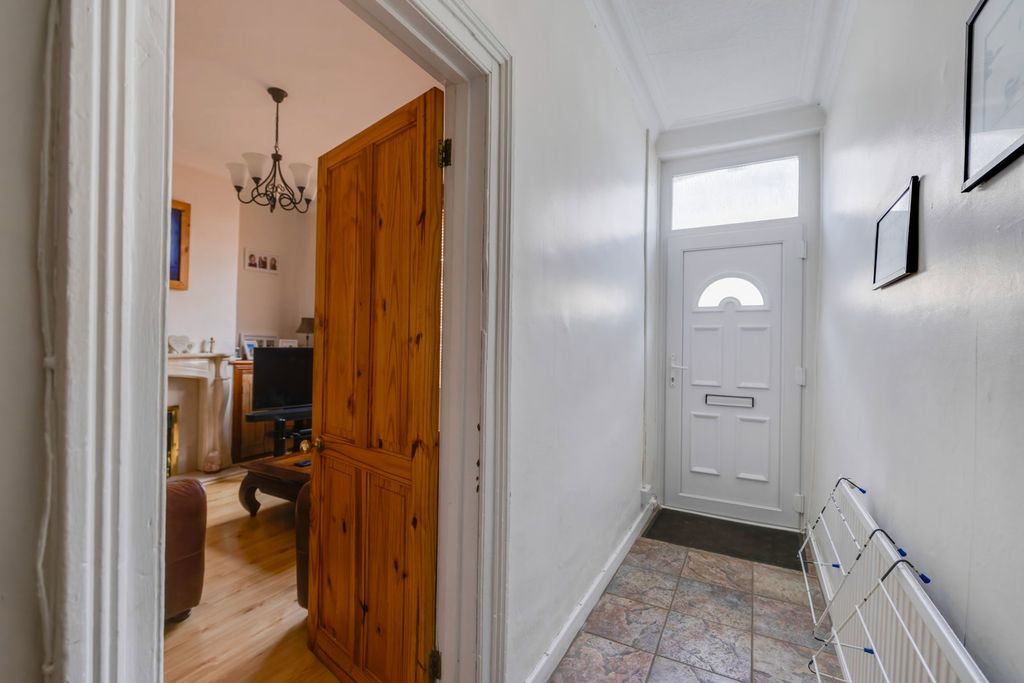 Property photo 2 of 35