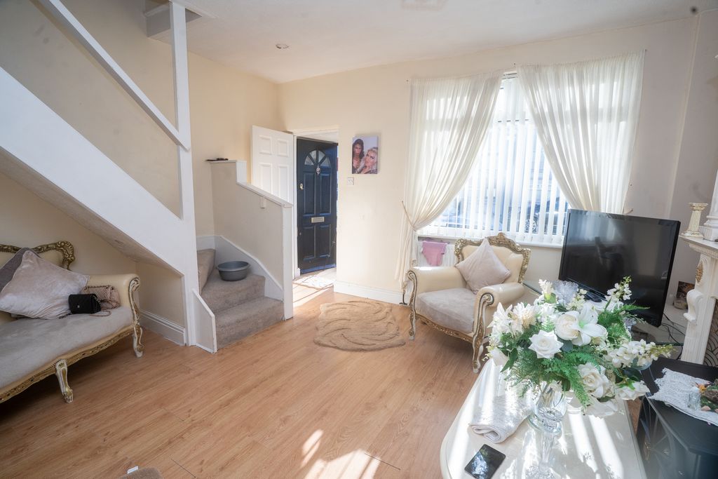 Property photo 3 of 17