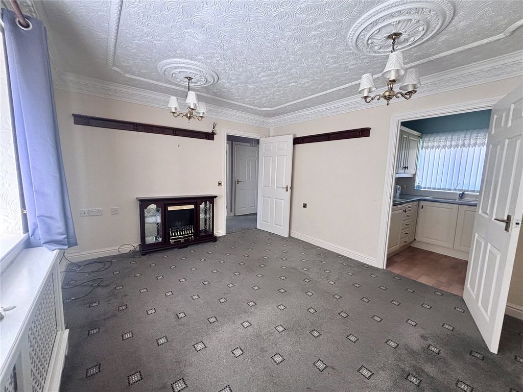 Property photo 2 of 17 Picture No. 31