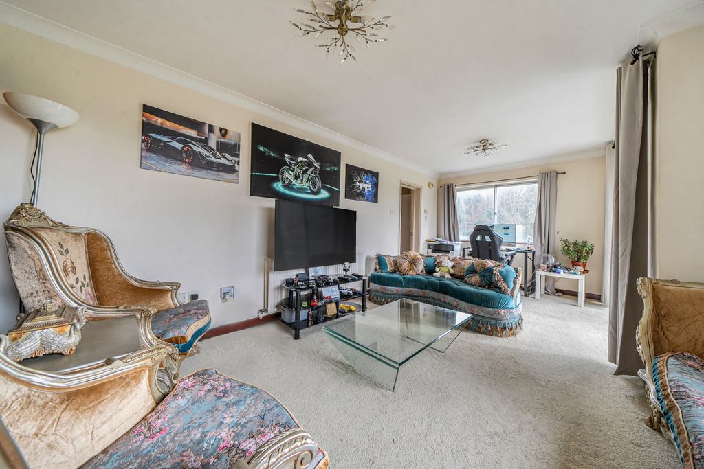 Property photo 3 of 17 1405845-13-699598...