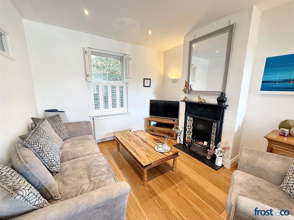 Property photo 1 of 25 Lounge