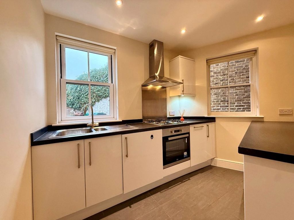 Property photo 2 of 8 Picture No. 24