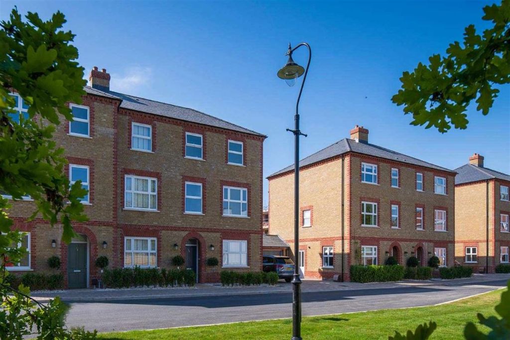 Property photo 1 of 14 Trent Park