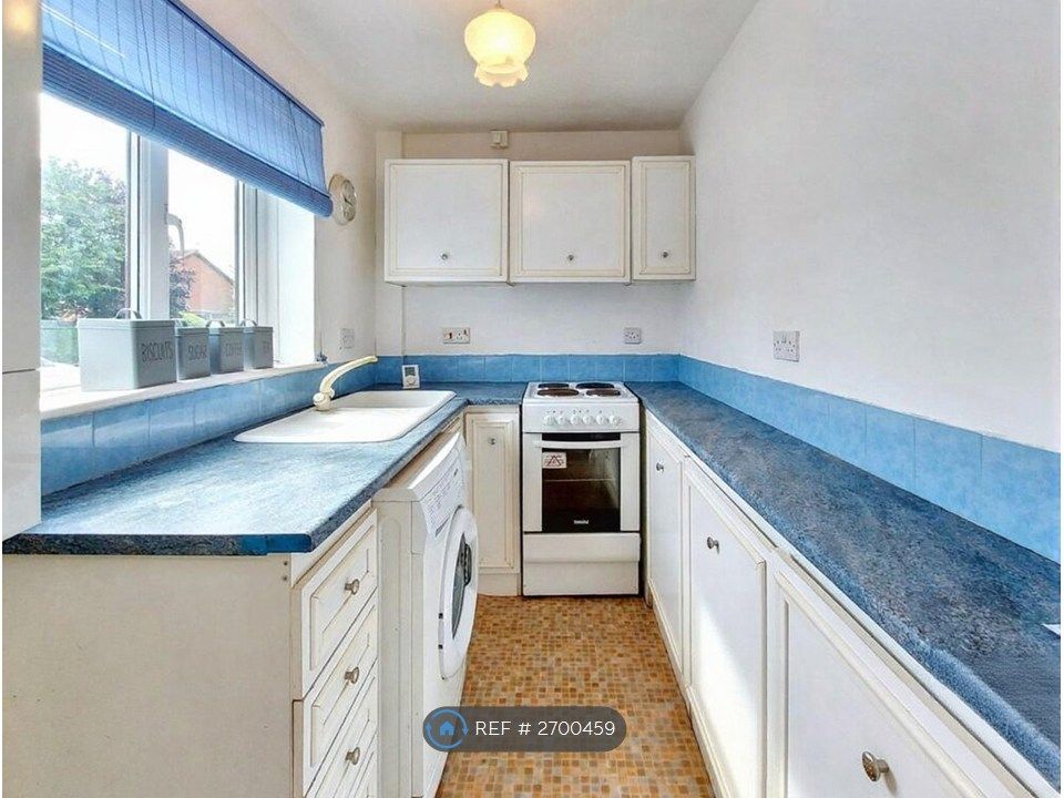 Property photo 2 of 6 Kitchen