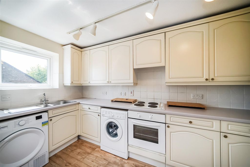 Property photo 3 of 18 Beatrice Court-15.Jpg