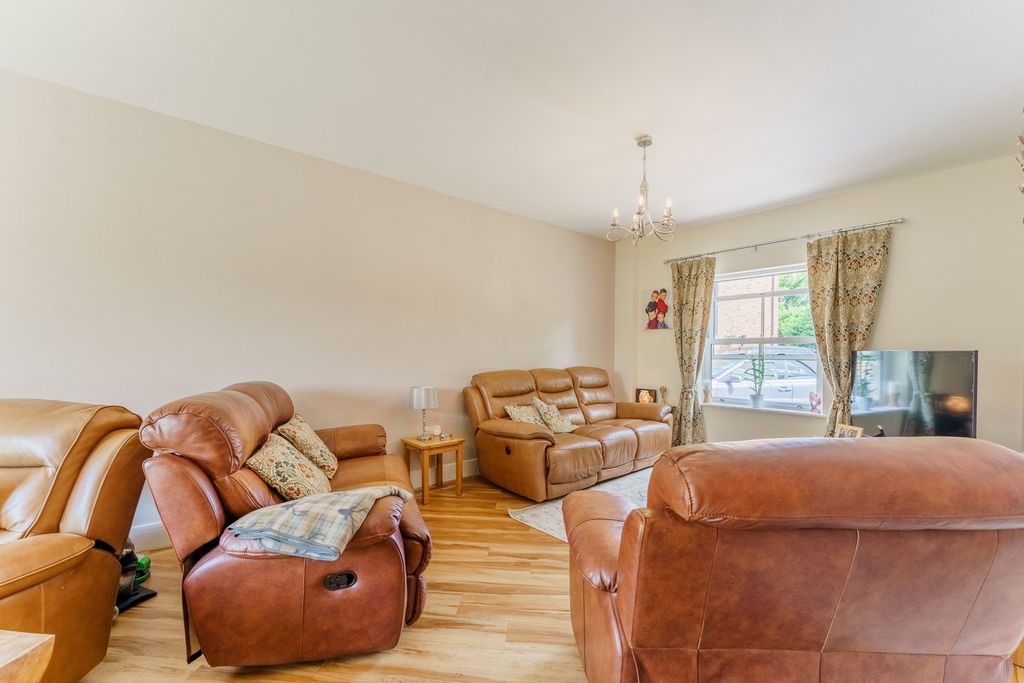 Property photo 2 of 37