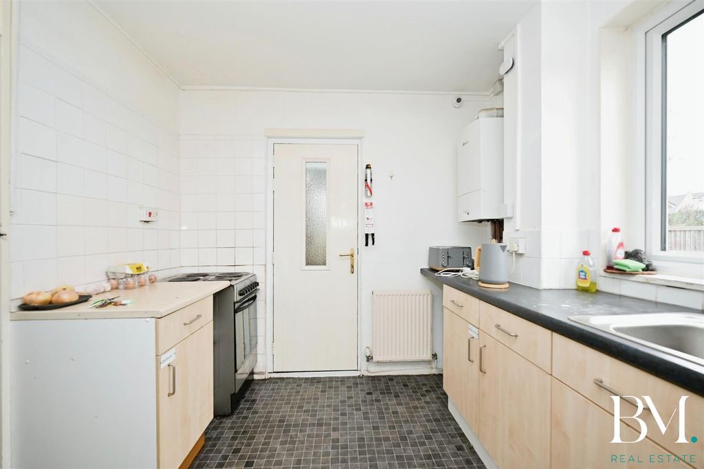 Property photo 2 of 13 Kitchen