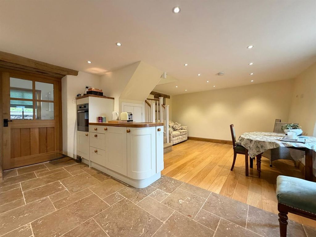 Property photo 2 of 10 Kitchen/Lounge/Diner