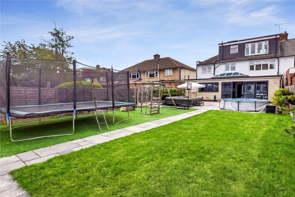 Property photo 2 of 22 Garden