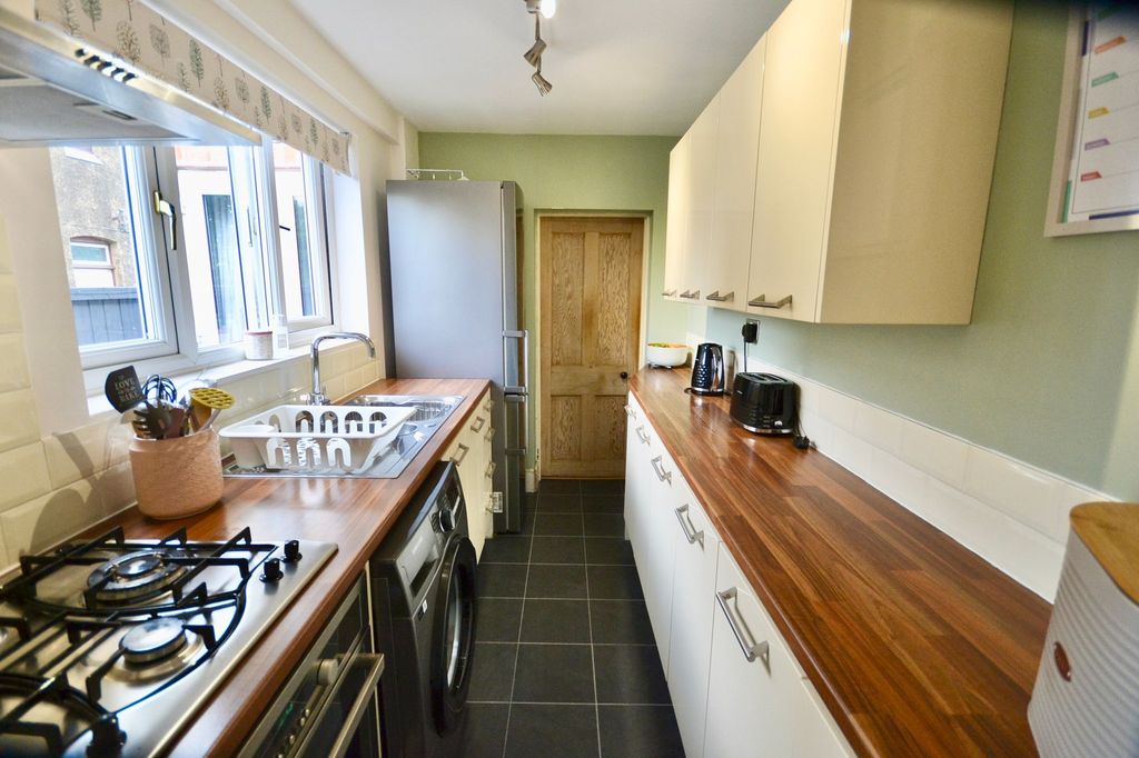 Property photo 3 of 28