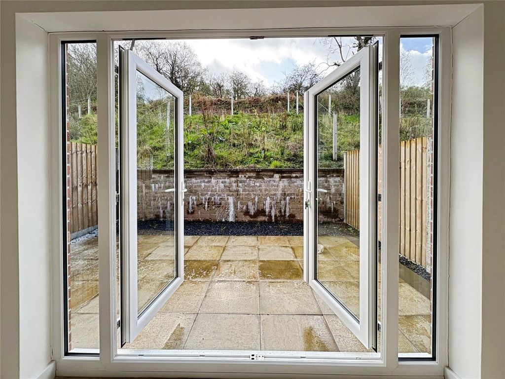 Property photo 2 of 16 Picture No. 14