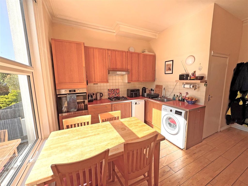 Property photo 3 of 16 9E.Jpg