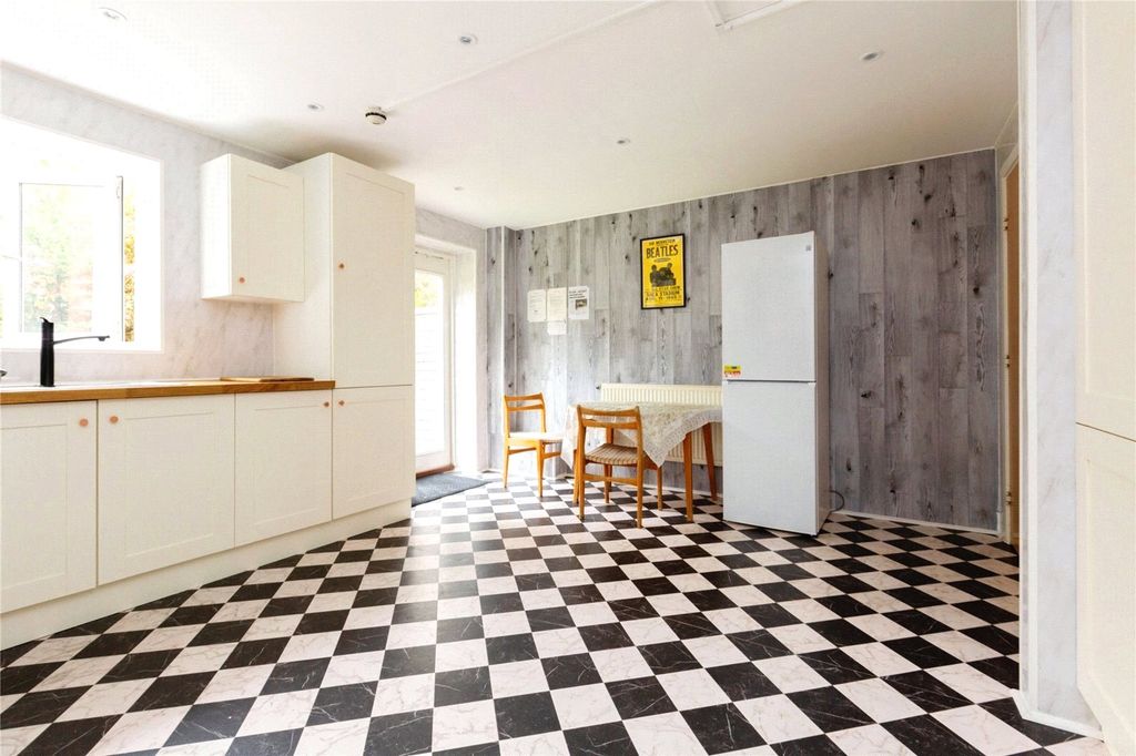 Property photo 2 of 25 Kitchen/Diner