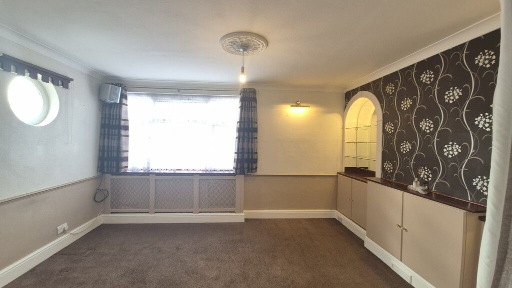 Property photo 3 of 16 0B97Bfaf-169A-433B-8