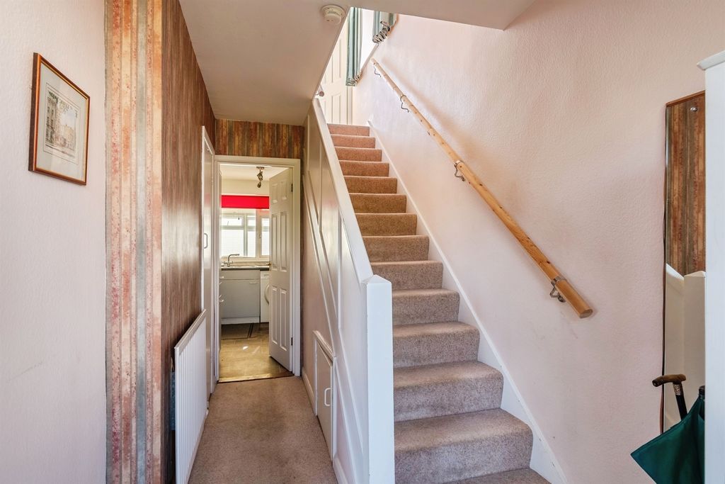 Property photo 2 of 20