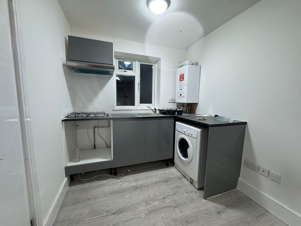 Property photo 1 of 3 1 Bed Studio To Rent Mornington Crescent, Hounslow Tw5